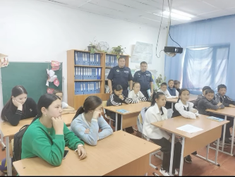 Жаңалық негізгі орта мептебізде Ескелді АПБ-нің ЖПҚБ инспекторлары Азамат Сләтайұлы және полиция майоры Танабаев Елдос Келгенбаевич 8-9сынып оқушыларымен кездесу ұйымдастырды.