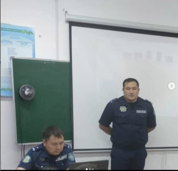 Жаңалық негізгі орта мектебіне жергілікті учаскелік полиция қызметкерлері келіп, Нашақорлыққа қарсы күрес атты ата аналар жиналысын өткізді.